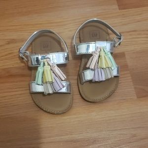 Cute Metallic Gap Sandals